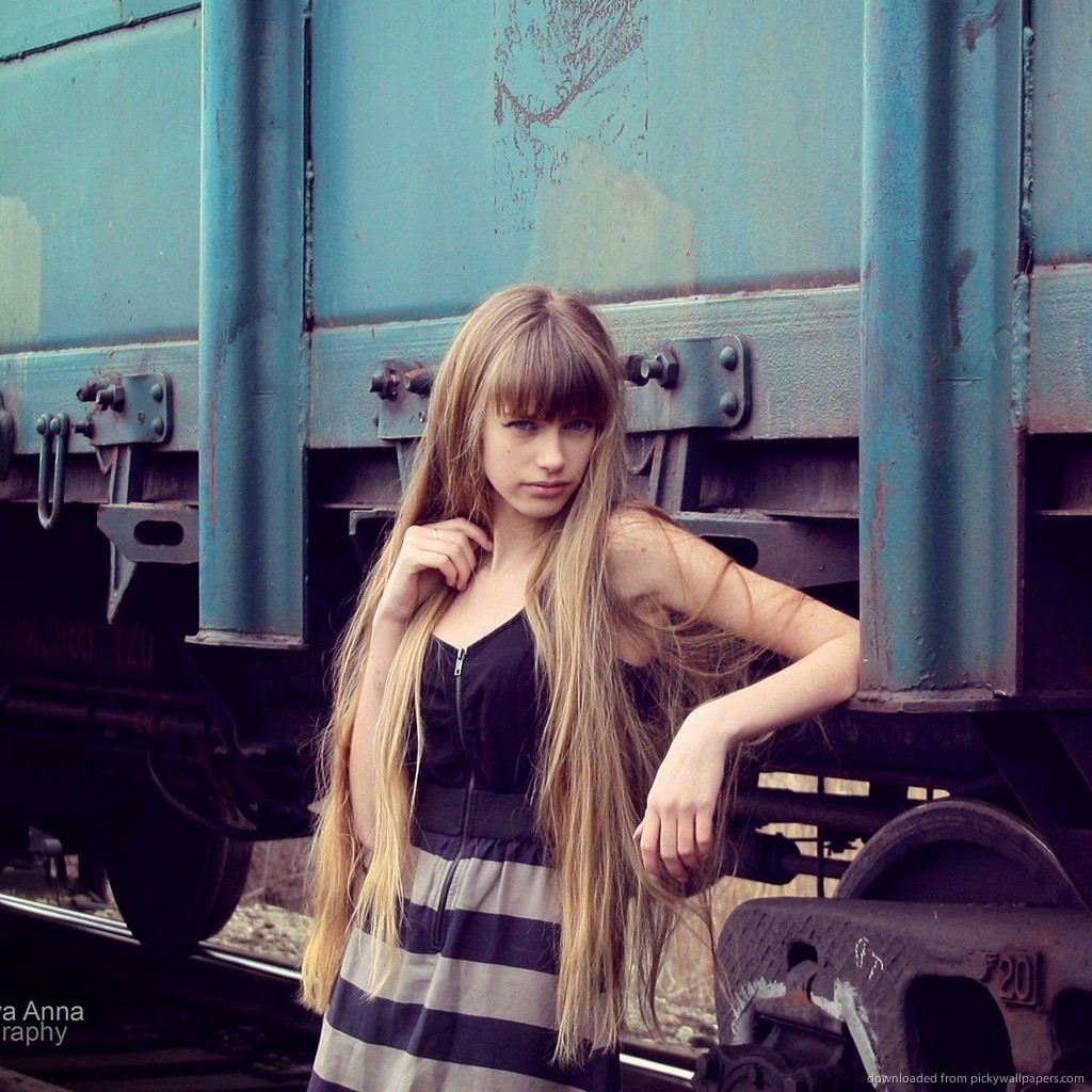 russian-girl-near-the-train